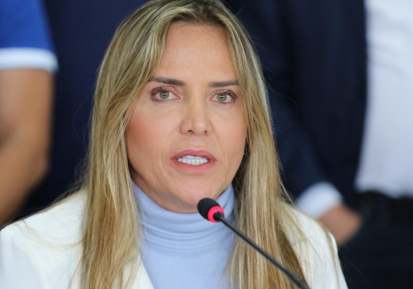BRB Saiu do Momento Crítico e Não Será Vendido, Afirma Governadora do DF